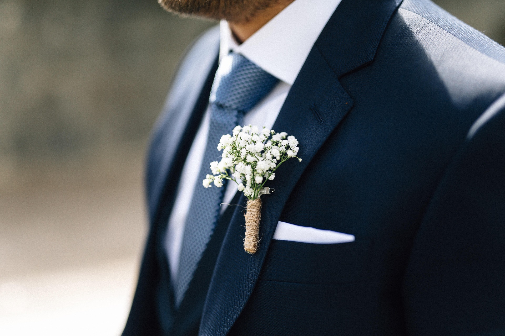 Comment choisir un costume de mariage parfait à Nice pour votre grand jour